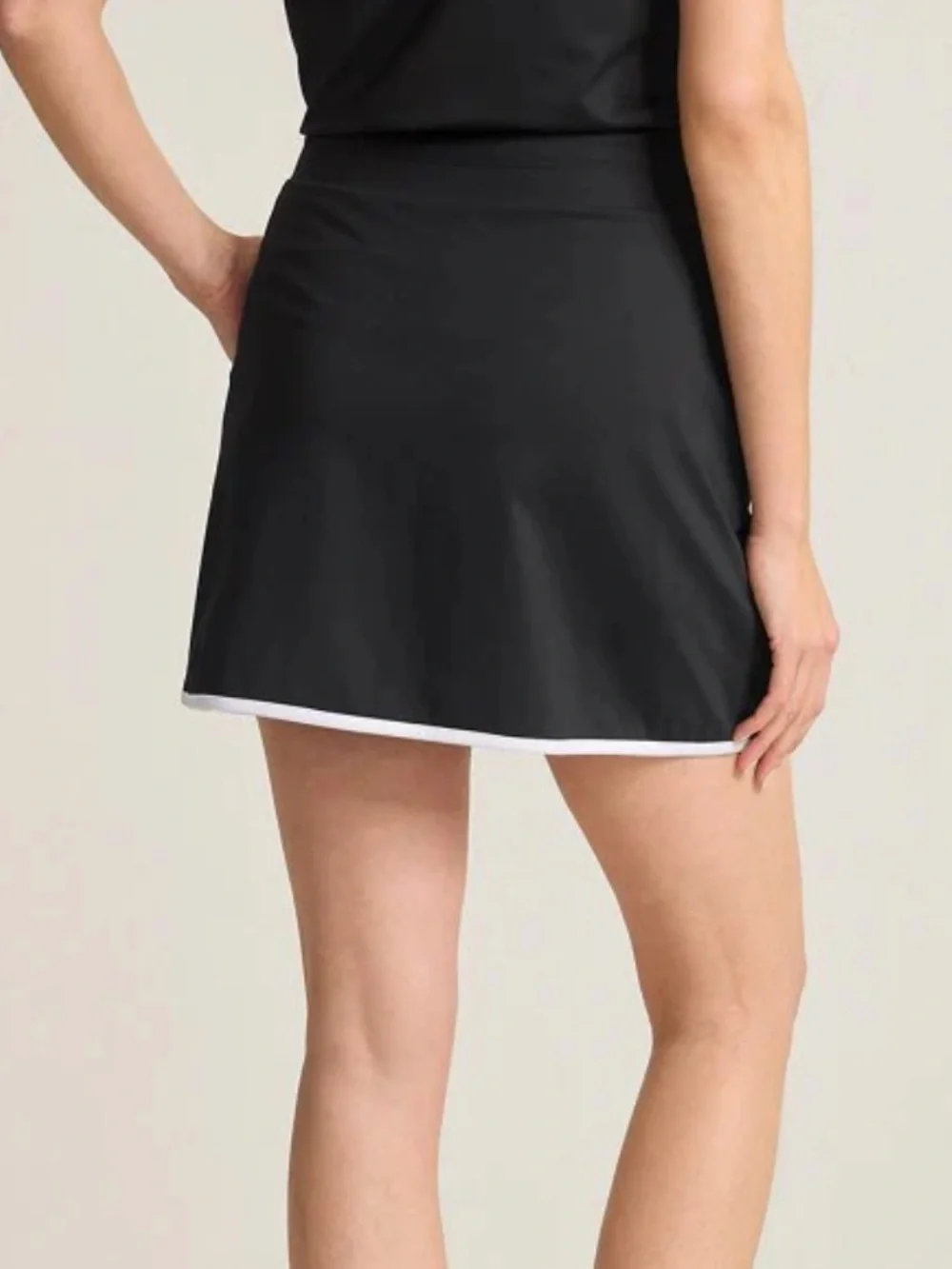Tommy Bahama Women's Abby Jersey Black/White Trim Lined Golf Skort Size M NWT